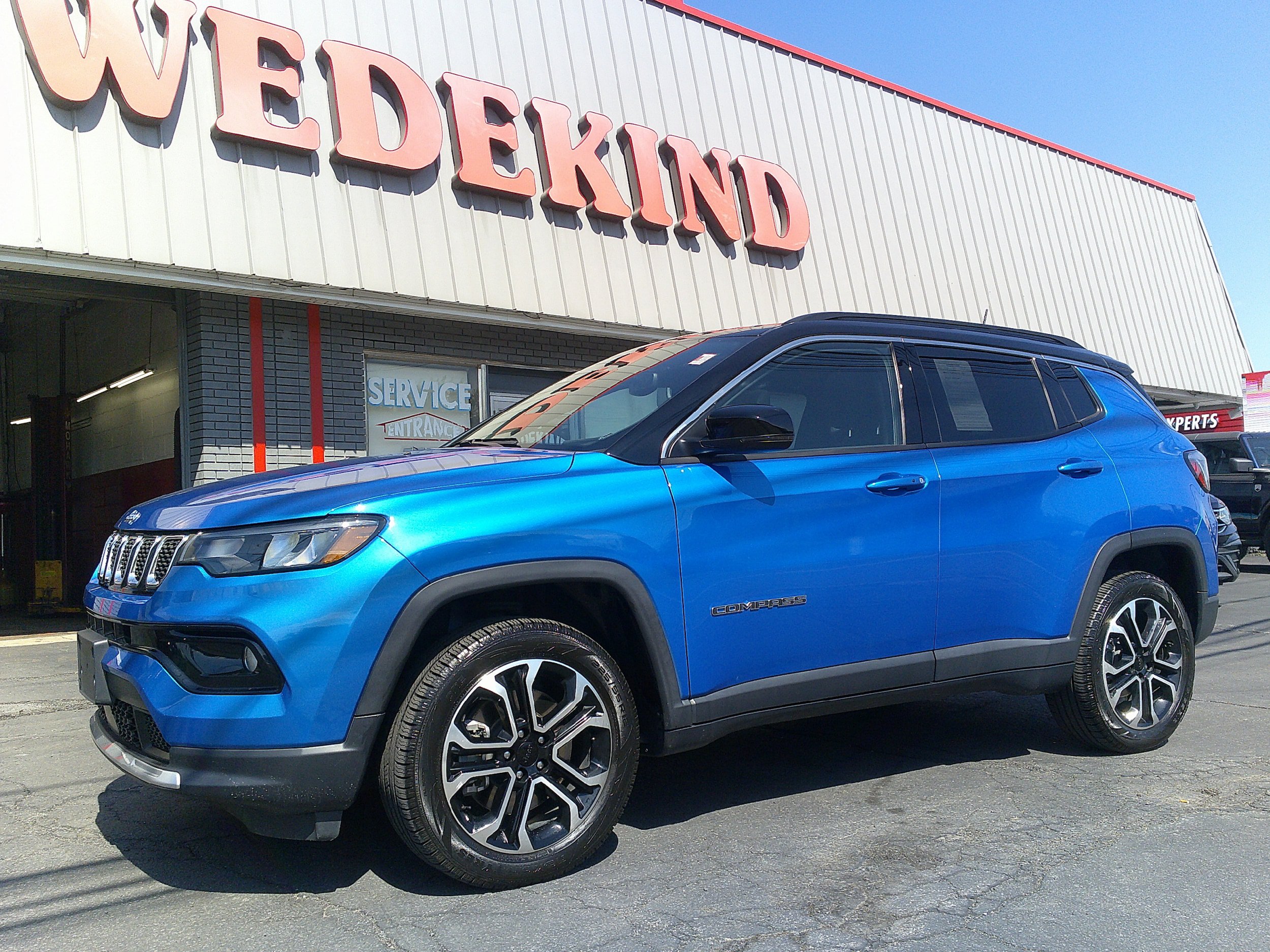 Used 2023 Jeep Compass Limited w/ Sun and Sound Group AWD/4WD image 1