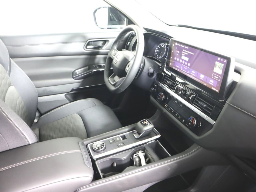 New 2026 Nissan Pathfinder SV image 32