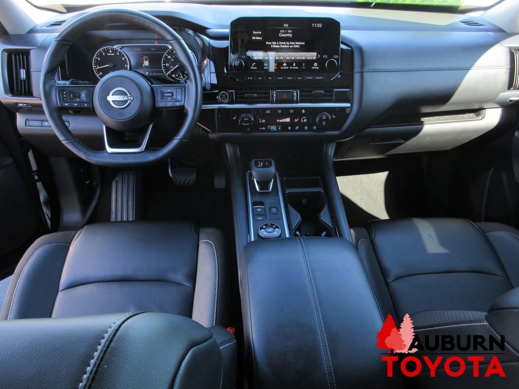 Used 2024 Nissan Pathfinder SL image 10