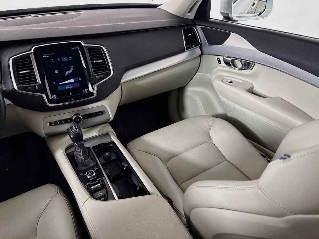 Used 2017 Volvo XC90 T5 Momentum w/ Vision Package FWD image 22