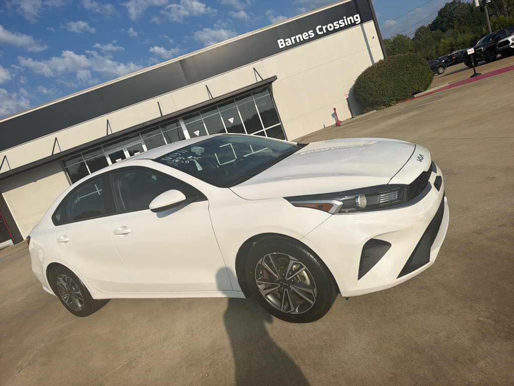 Used 2023 Kia Forte LXS FWD image 3