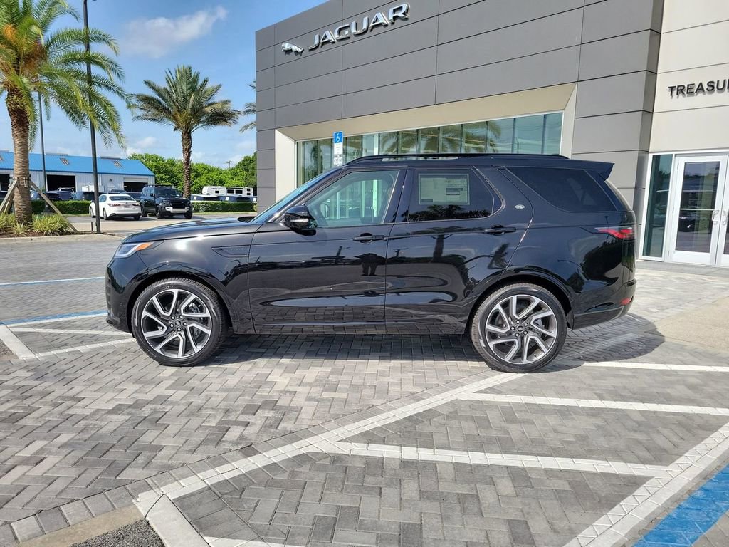 Used 2025 Land Rover Discovery Dynamic SE AWD/4WD image 2