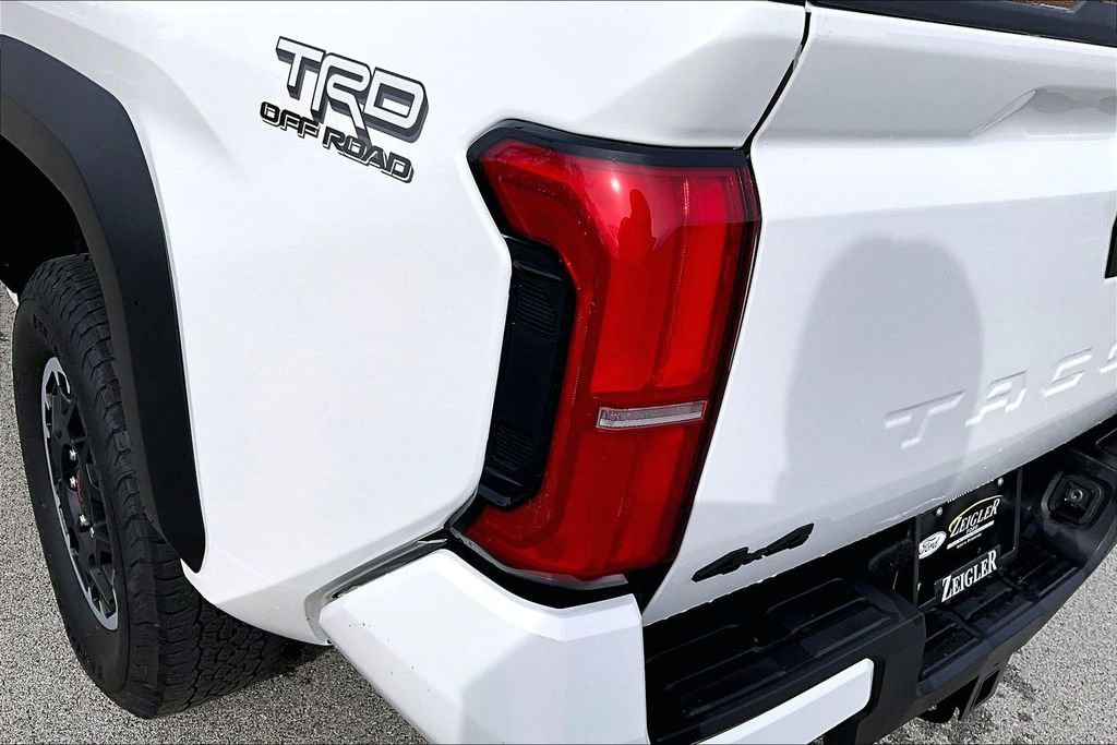 Used 2025 Toyota Tacoma TRD Off-Road image 28