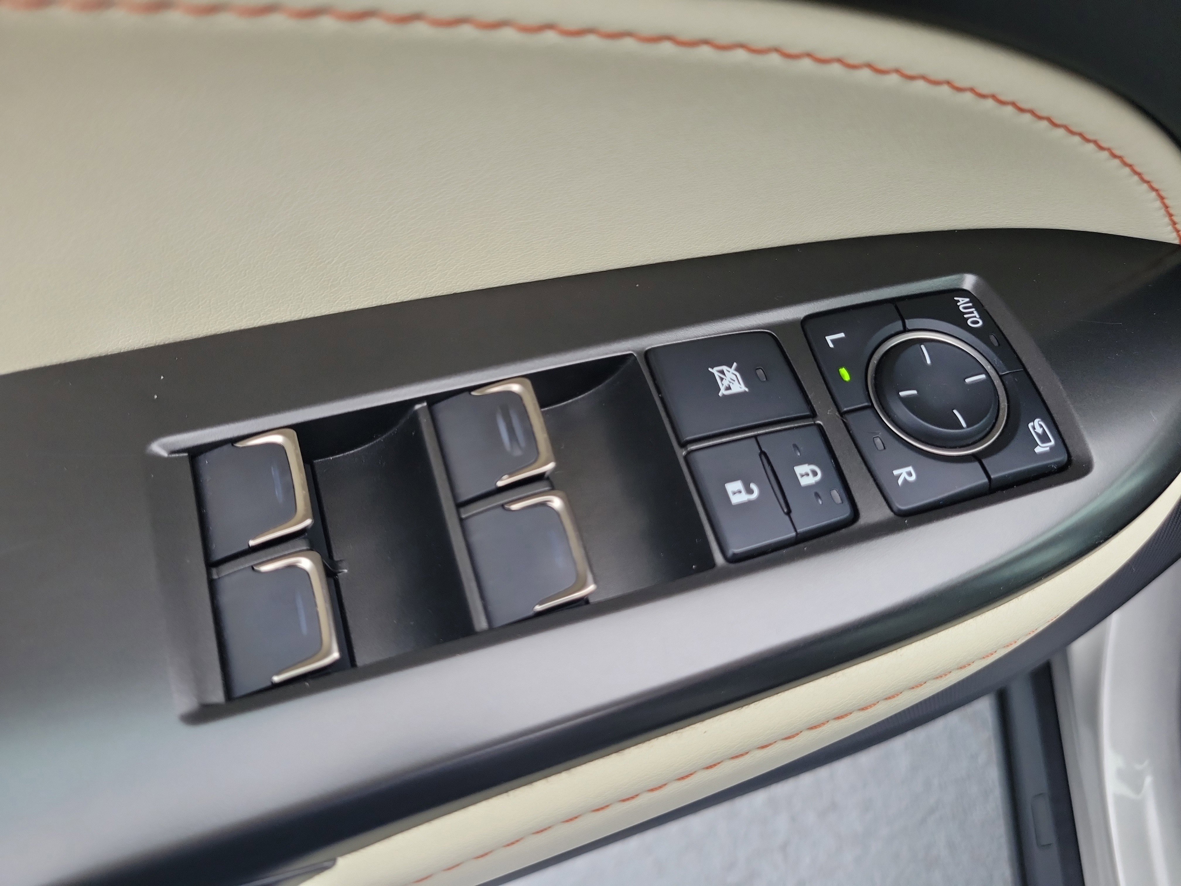 Used 2024 Lexus NX 250 FWD w/ Towing Package (2000 Lbs) image 20