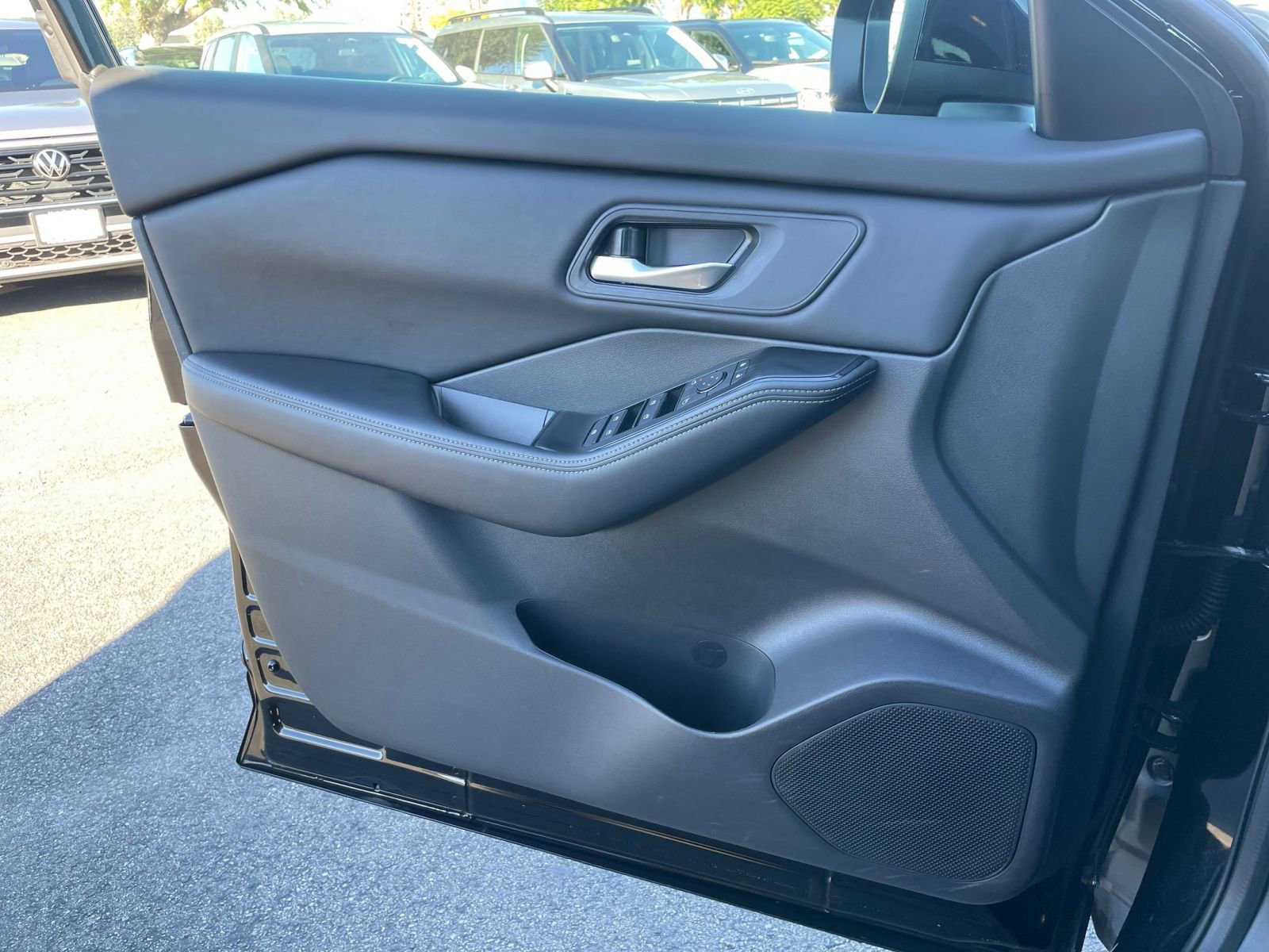 Used 2025 Nissan Rogue SV image 20