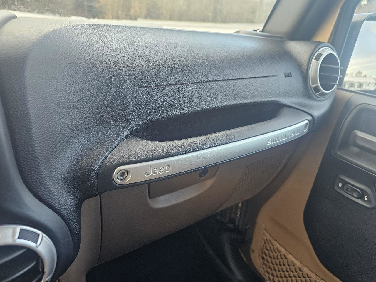 Used 2015 Jeep Wrangler Unlimited Sahara w/ Max Tow Package image 14