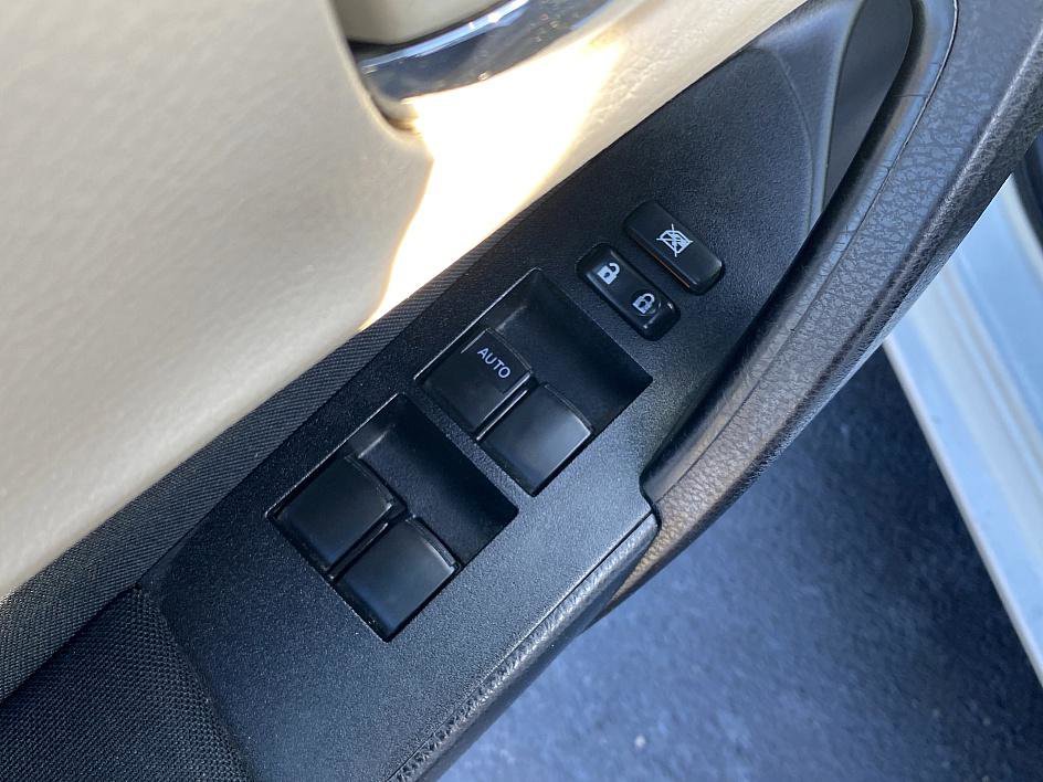 Used 2015 Toyota Corolla S image 10