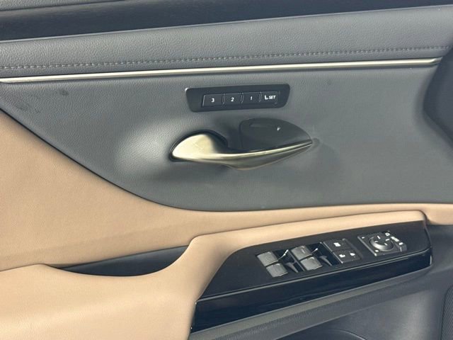 New 2025 Lexus ES 300h w/ Premium Package image 12