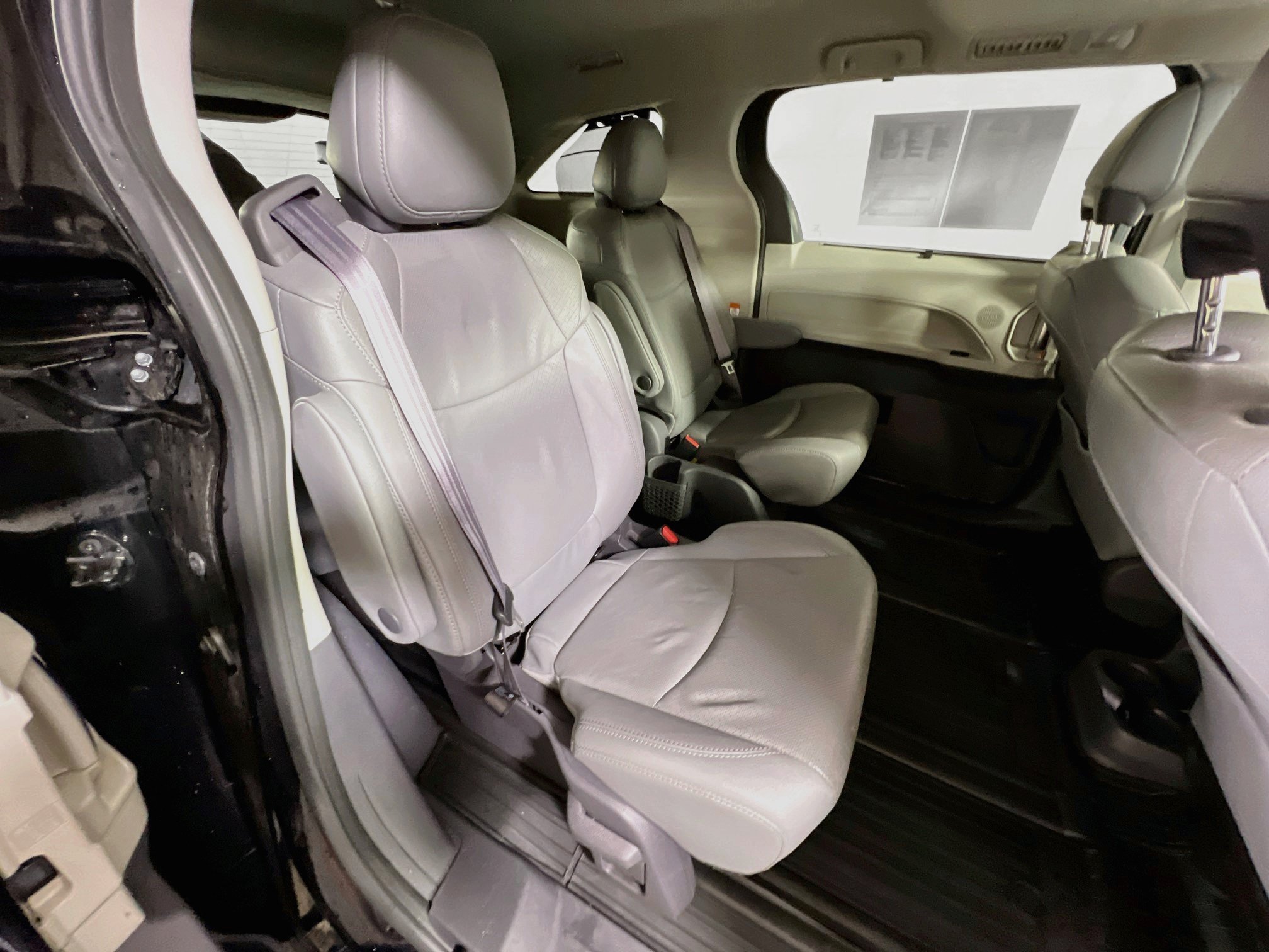 Used 2021 Toyota Sienna Limited AWD/4WD image 27