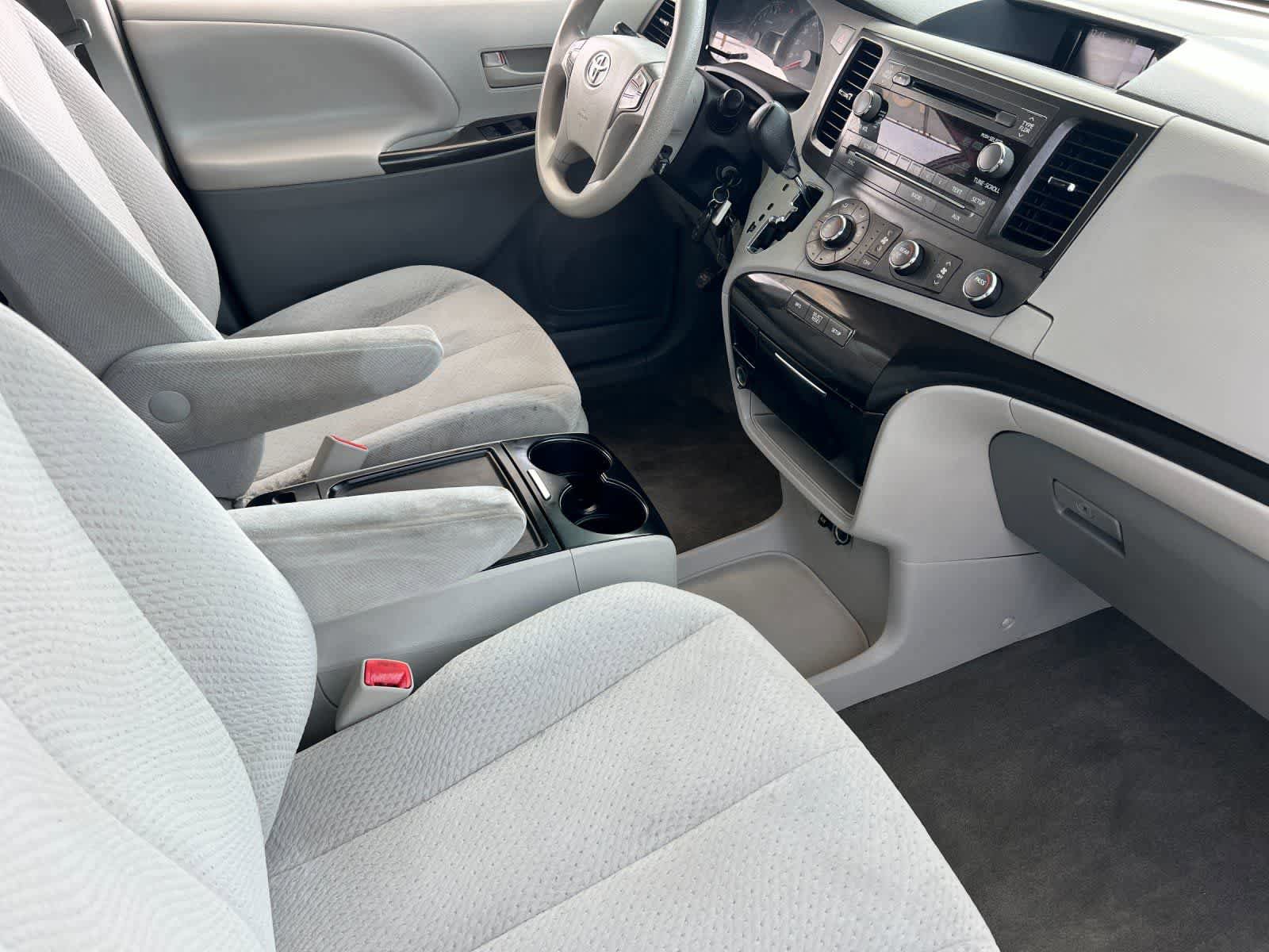 Used 2012 Toyota Sienna LE image 18