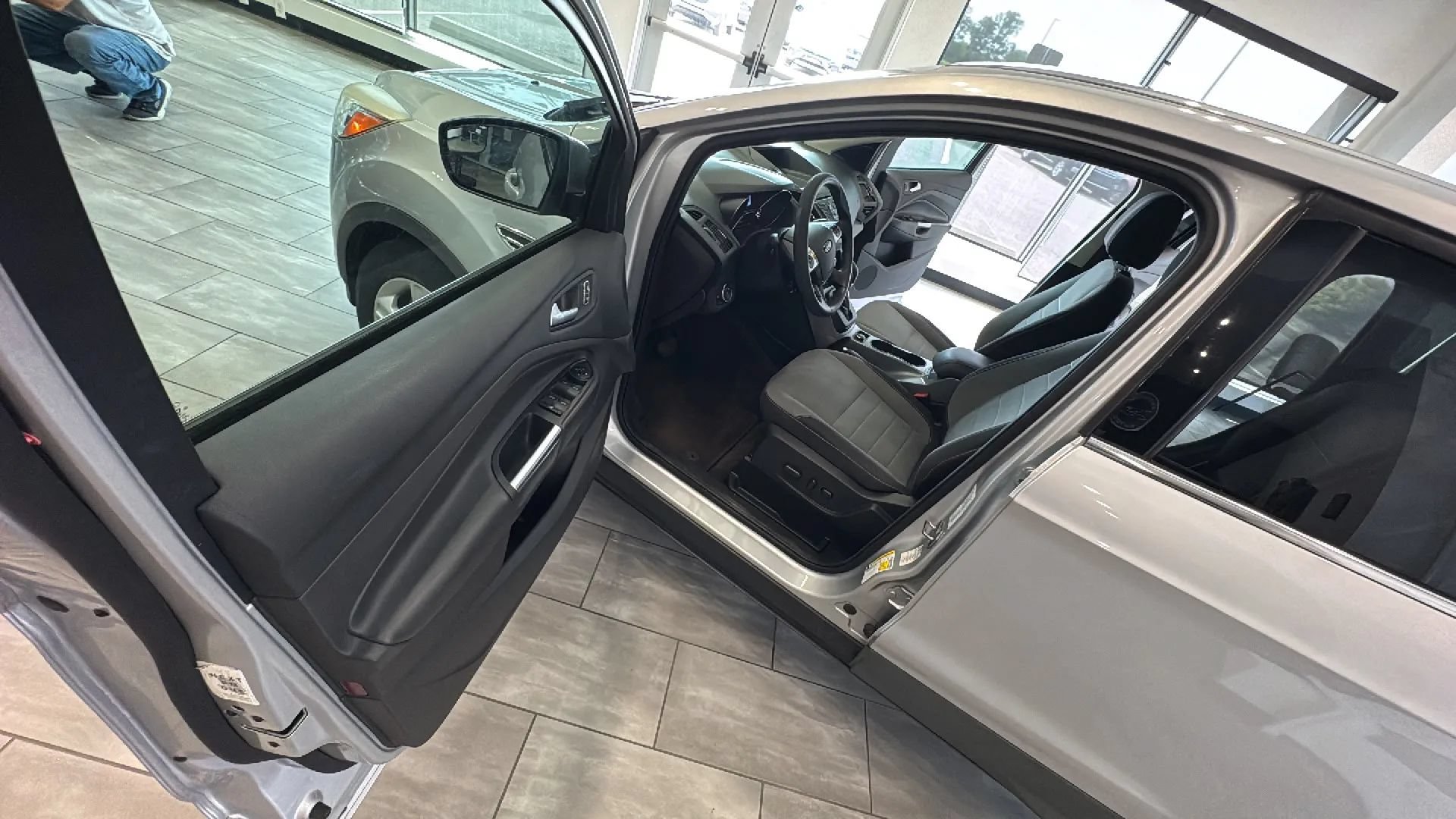 Used 2015 Ford Escape SE FWD image 18