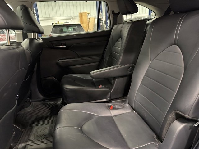 Certified 2024 Toyota Highlander XLE image 94