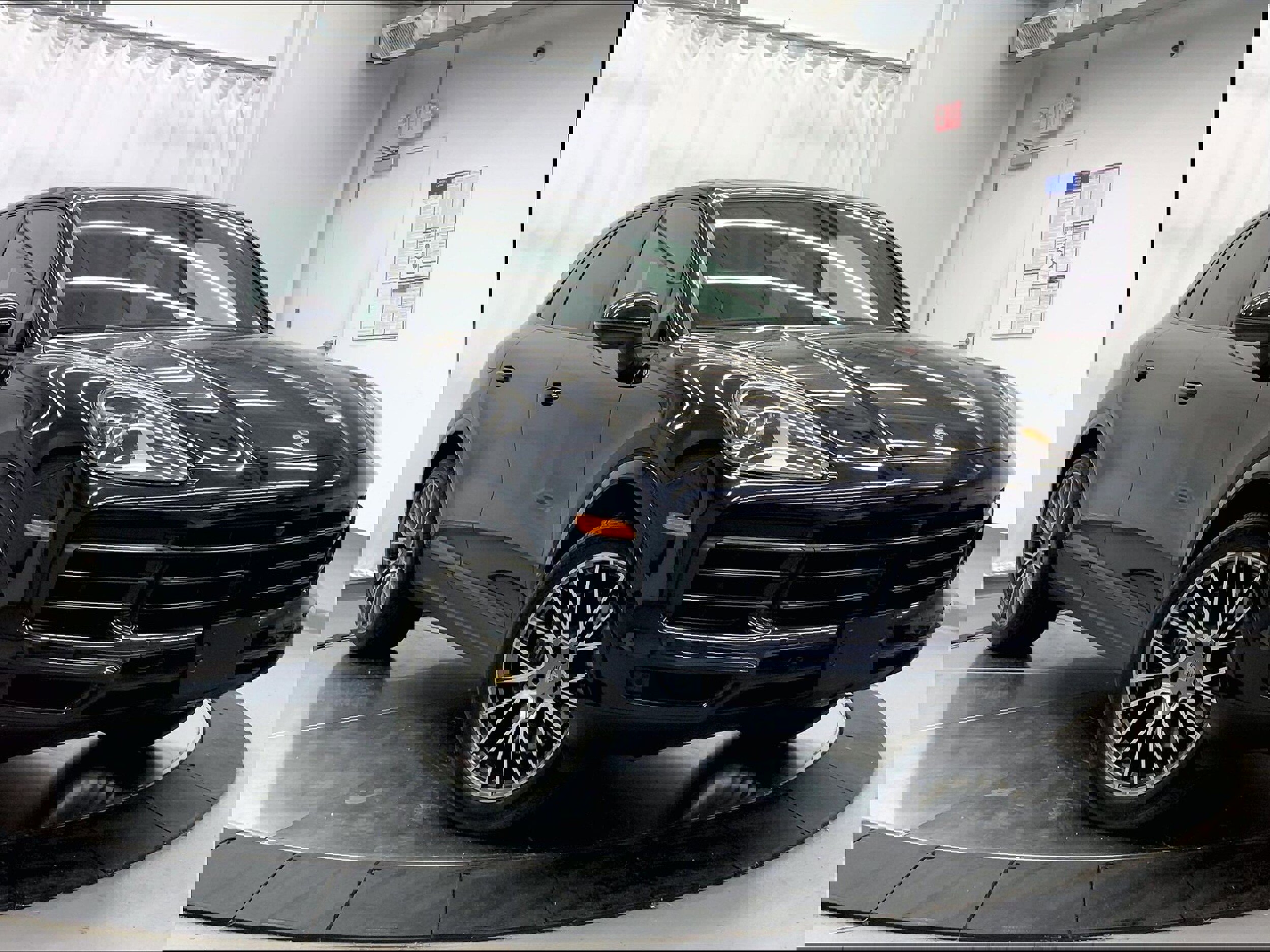 Used 2023 Porsche Cayenne Platinum Edition image 9