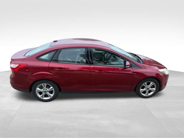 Used 2014 Ford Focus SE w/ SE Winter Package FWD image 2