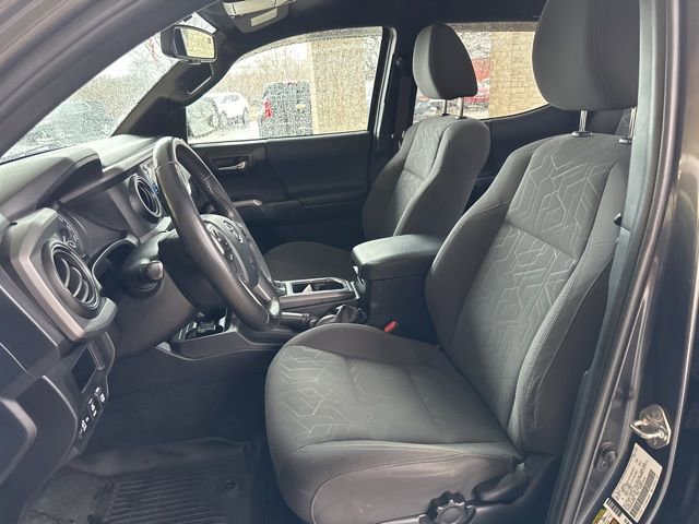 Used 2017 Toyota Tacoma TRD Sport w/ Tow Package (A/T) image 13