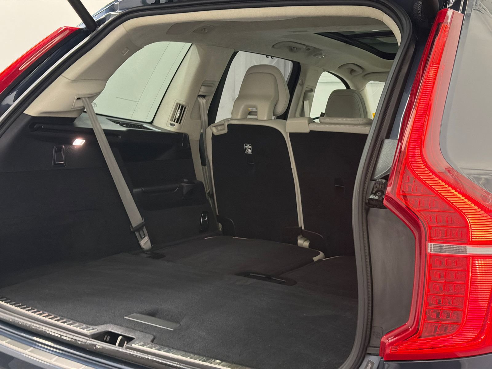 Used 2024 Volvo XC90 T8 Ultimate w/ Lounge Package image 8
