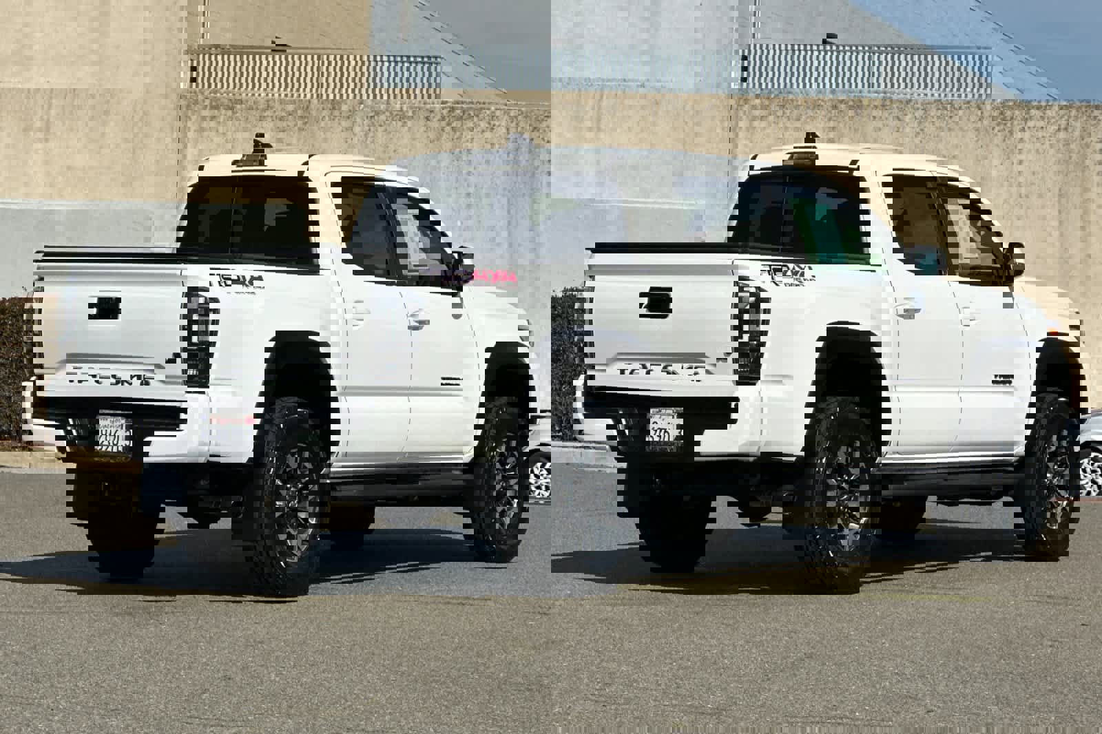 Used 2022 Toyota Tacoma TRD Off-Road image 2