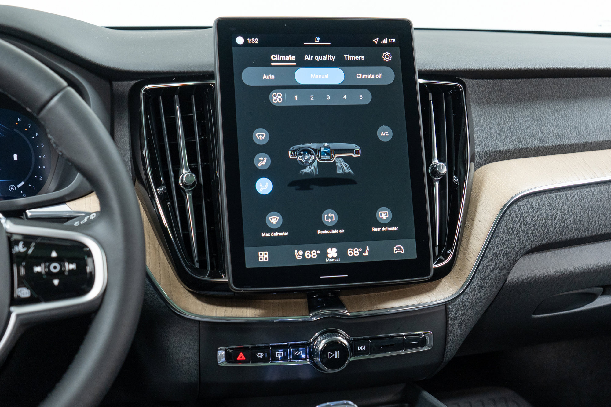 New 2026 Volvo XC60 B5 Plus w/ Protection Package Premier image 19