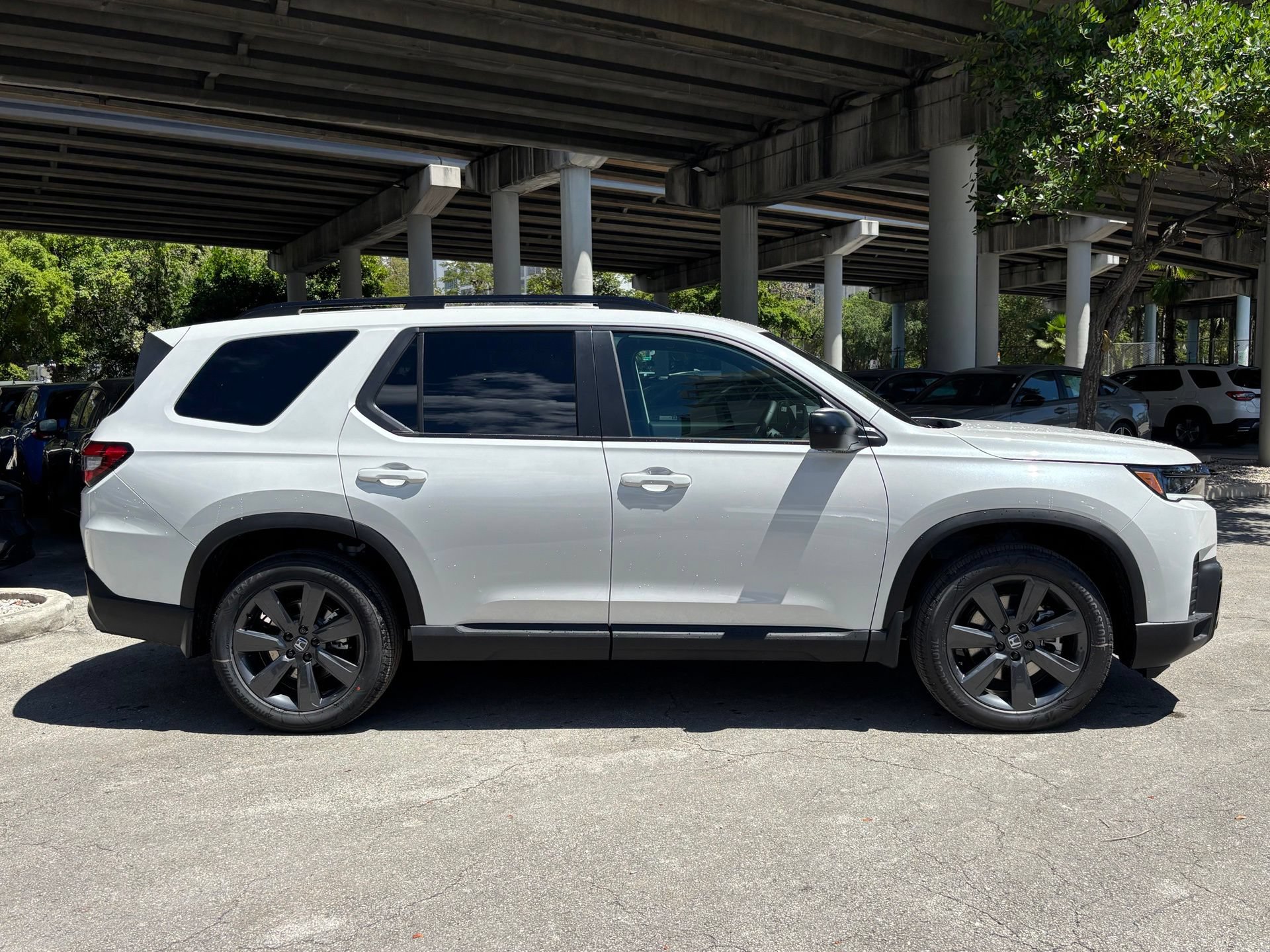 New 2026 Honda Pilot Sport image 4