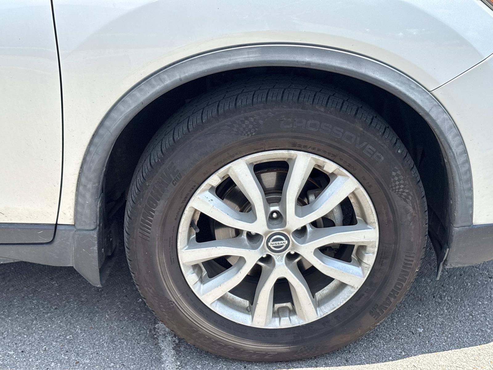 Used 2018 Nissan Rogue SV FWD image 10