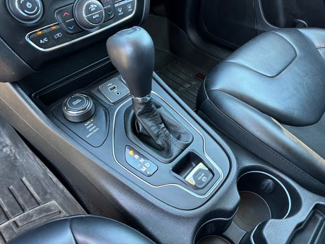 Used 2019 Jeep Cherokee Latitude Plus w/ Comfort/Convenience Group image 23