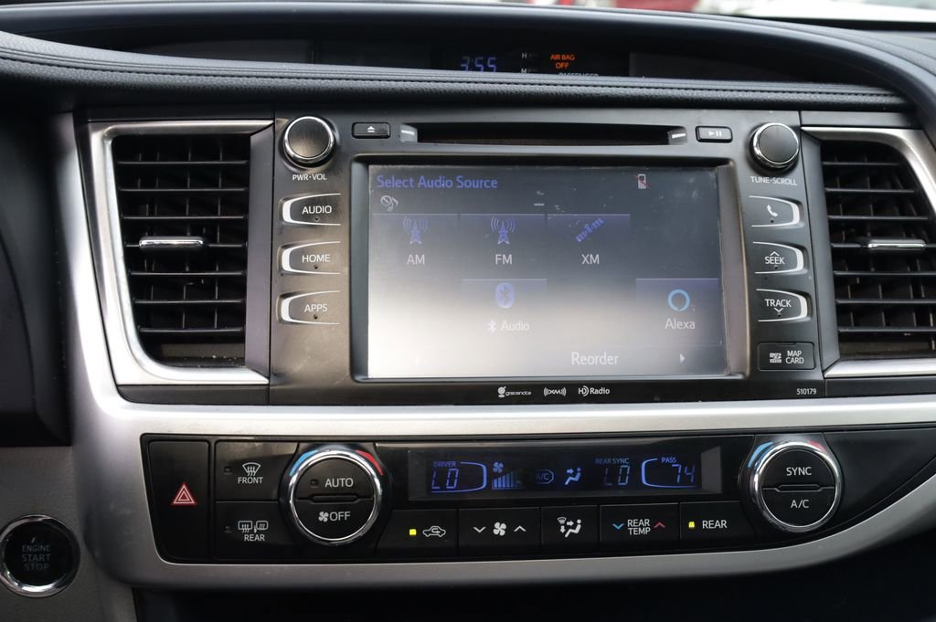 Used 2018 Toyota Highlander XLE image 29