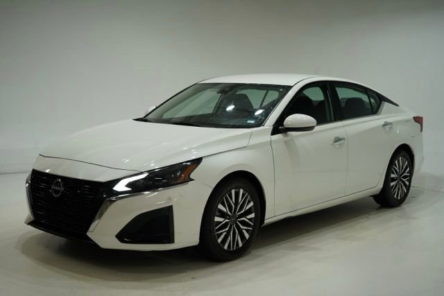 Used 2023 Nissan Altima 2.5 SV image 3