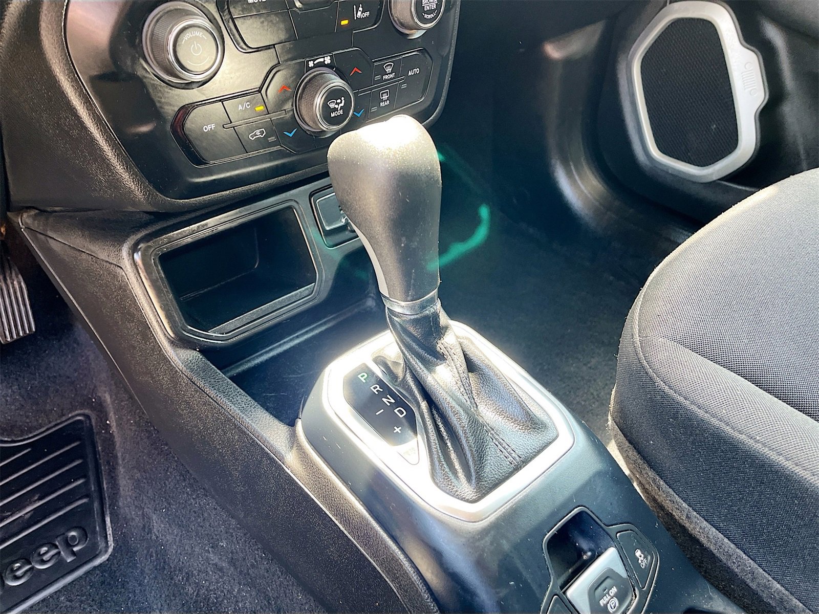 Used 2021 Jeep Renegade Latitude image 16