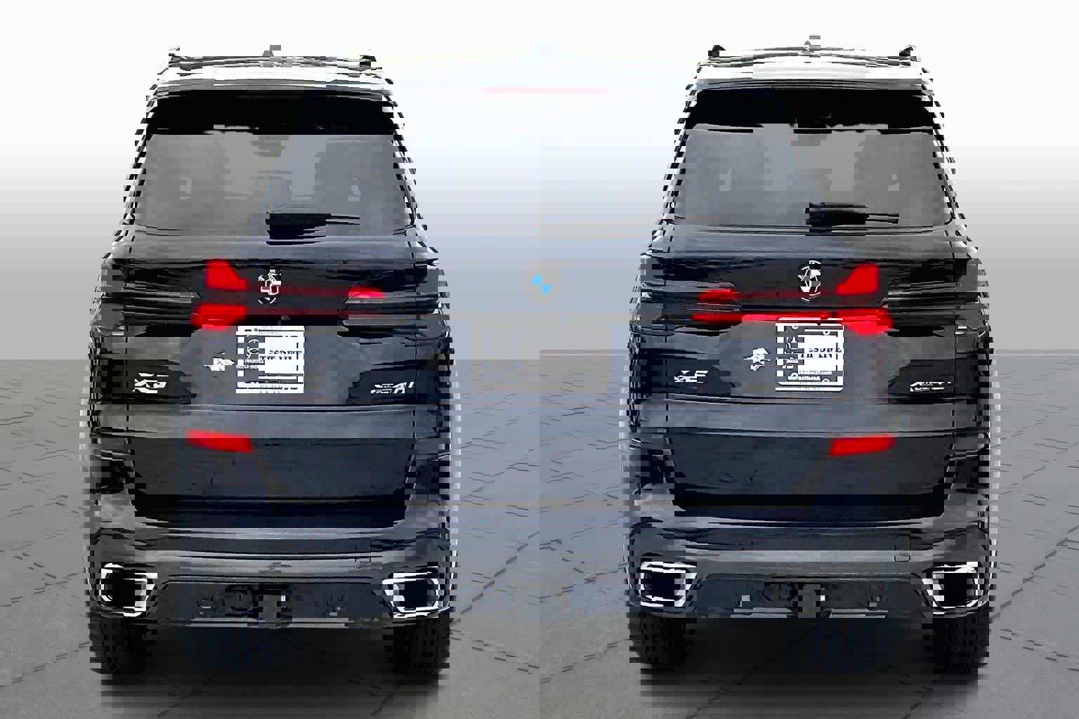 Used 2024 BMW X5 xDrive40i w/ M Sport Package image 4