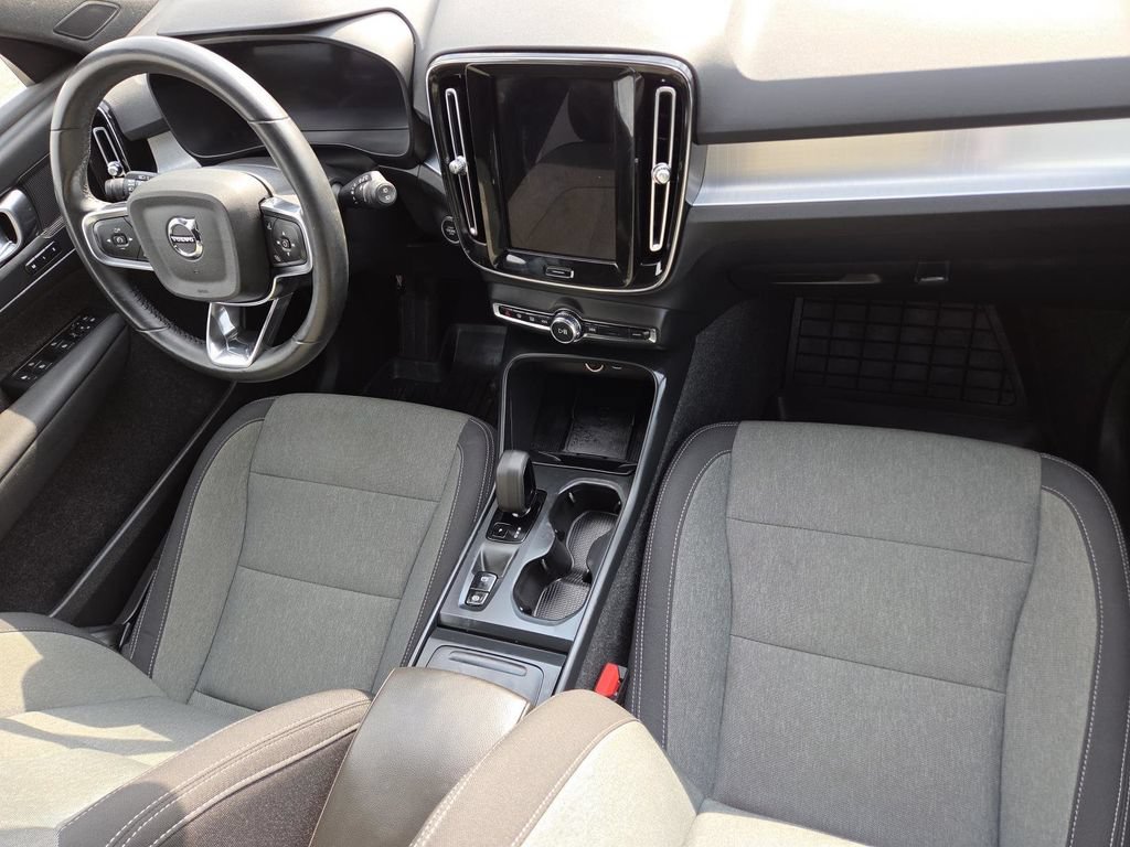 Used 2024 Volvo XC40 B5 Core AWD/4WD image 24