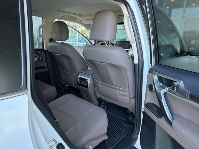 Used 2023 Lexus GX 460 Premium w/ Accessory Package AWD/4WD image 17