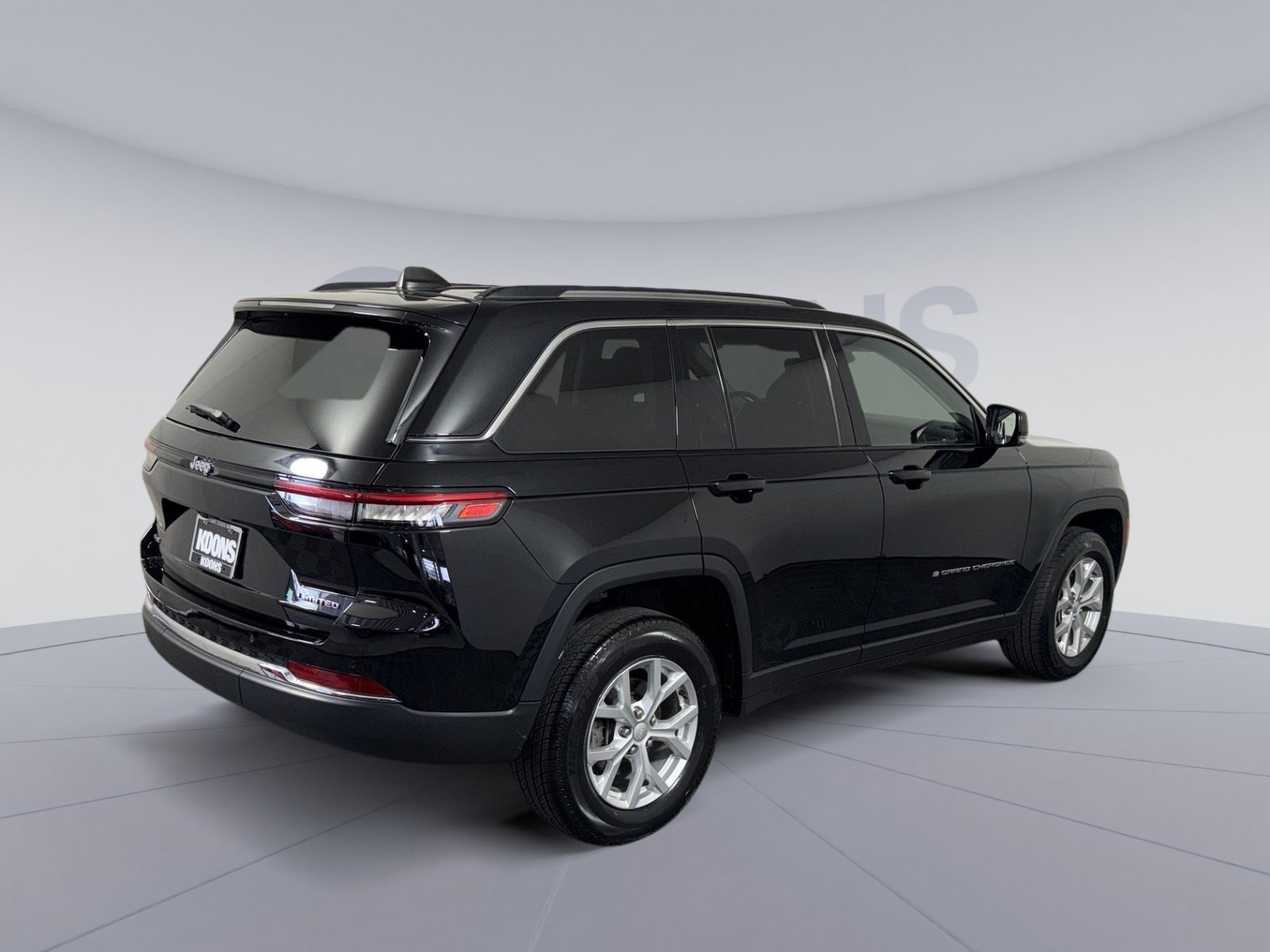 Used 2023 Jeep Grand Cherokee Limited image 7