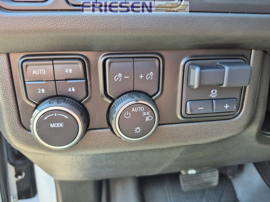 Used 2022 Chevrolet Suburban RST w/ Luxury Package image 16