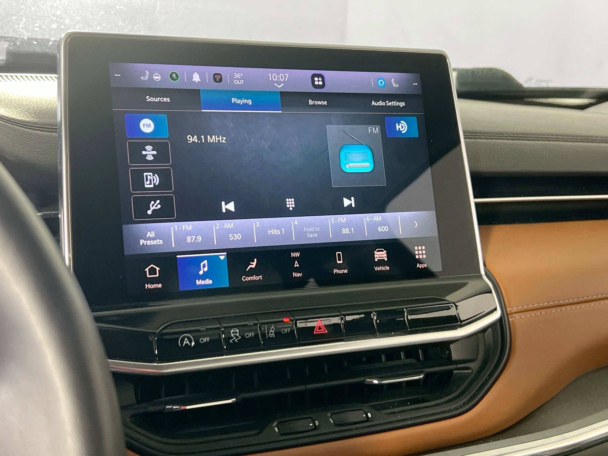 Used 2022 Jeep Compass Limited w/ Elite Group image 15