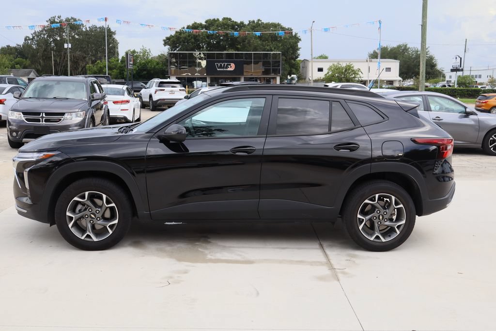 Used 2025 Chevrolet Trax LT FWD image 6