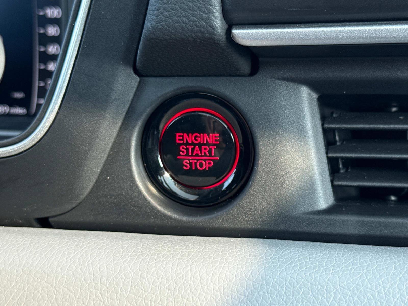 Used 2025 Honda Pilot Elite image 14