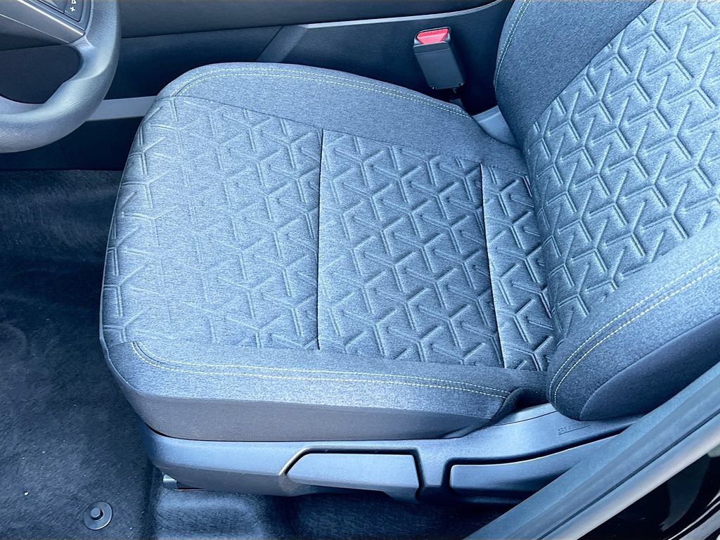 Used 2025 Nissan Kicks SV AWD/4WD image 19