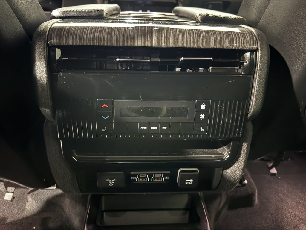 Used 2022 Jeep Wagoneer Series III w/ Flexible Seating Group AWD/4WD image 38