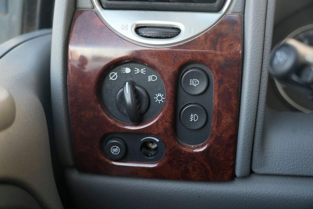 Used 2009 GMC Envoy Denali w/ Sun And 6-Disc Cd Package image 49