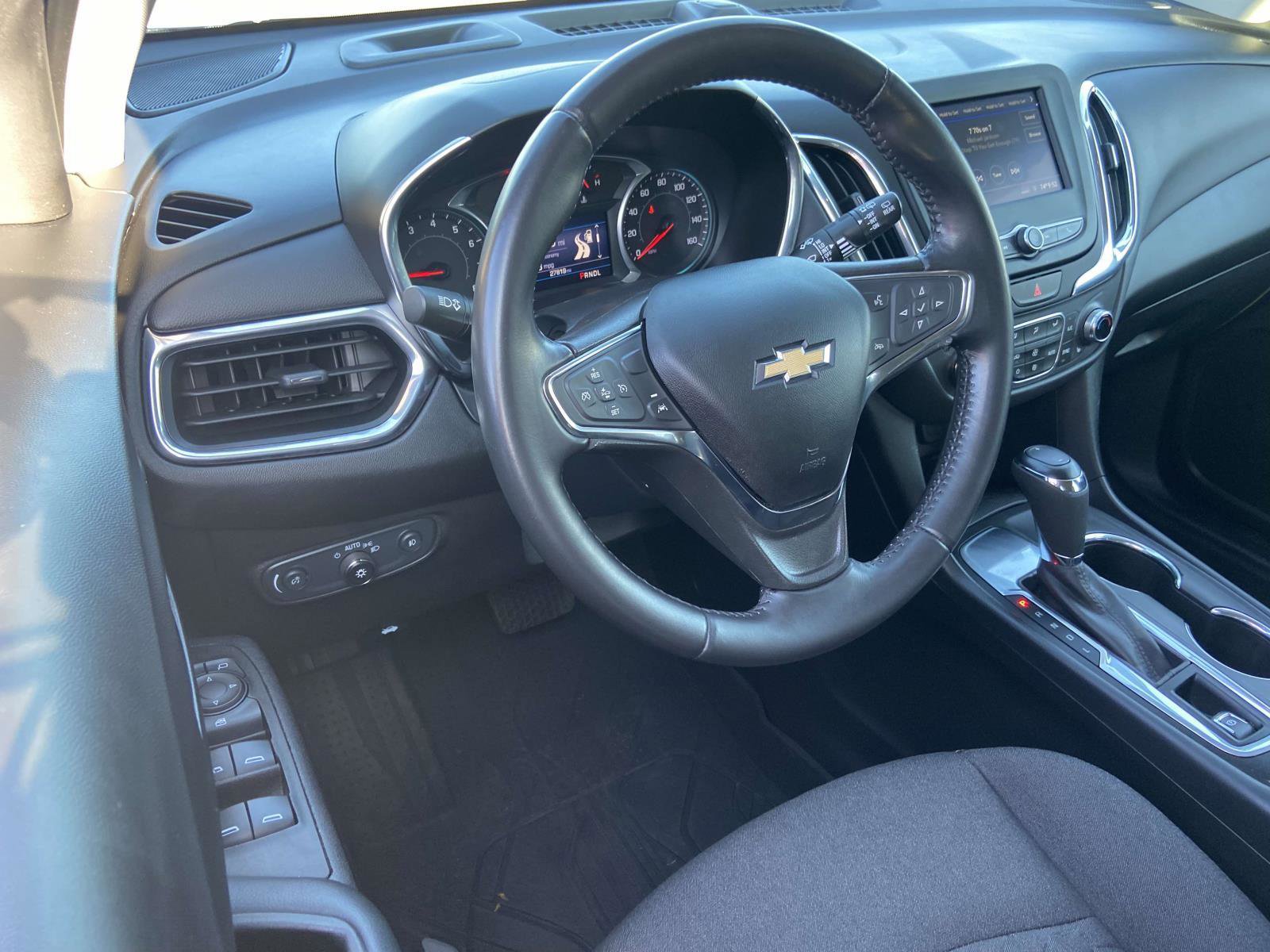 Used 2020 Chevrolet Equinox LT w/ Driver Convenience Package image 2