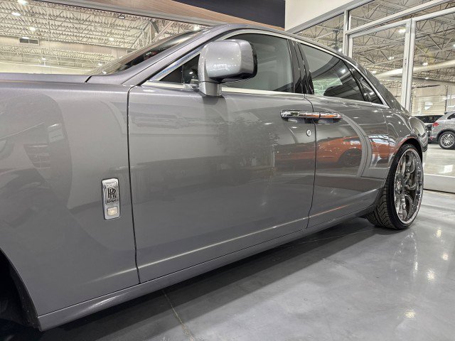 Used 2010 Rolls-Royce Ghost image 28