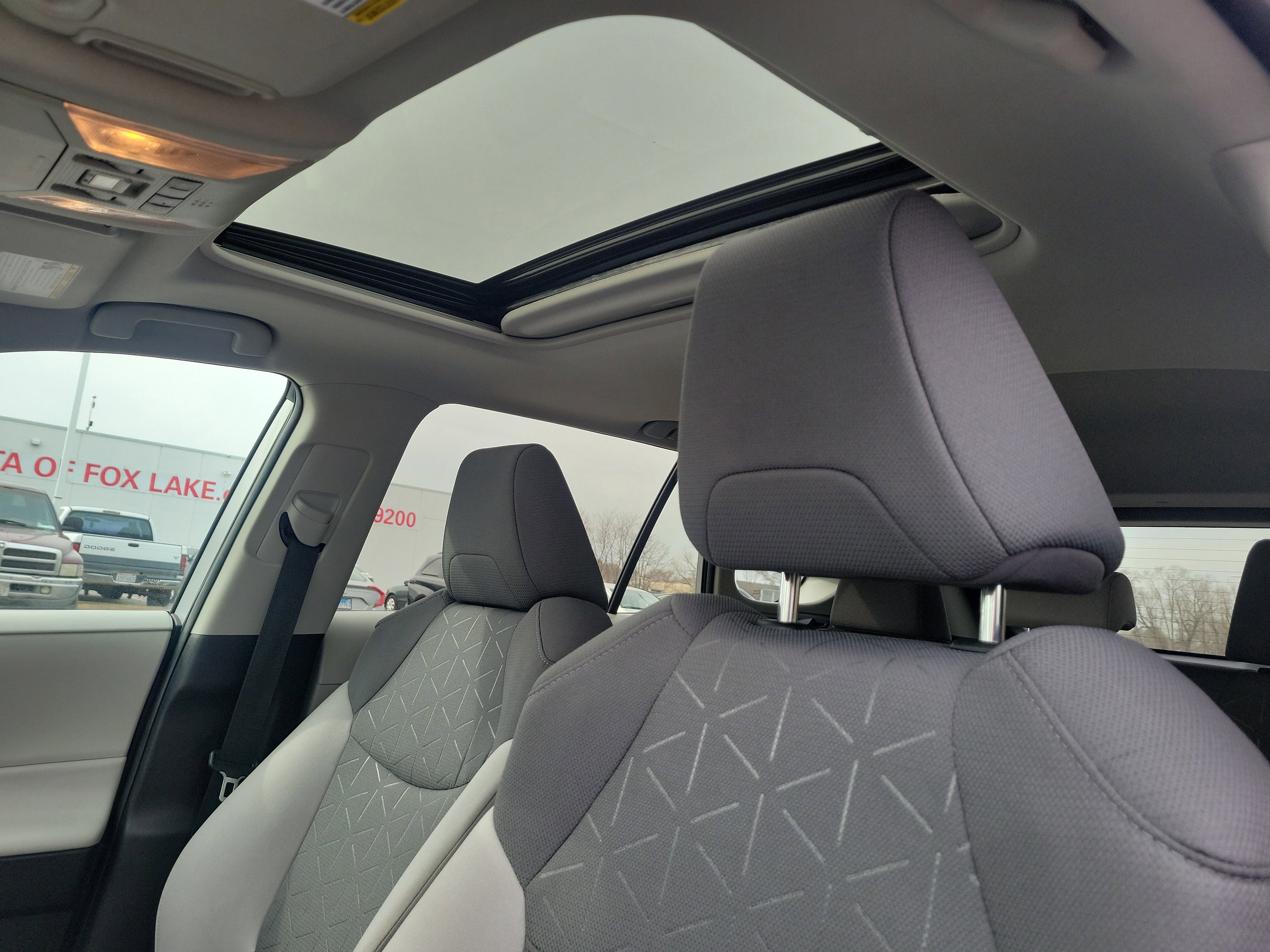 Used 2021 Toyota RAV4 XLE w/ Convenience Package image 17