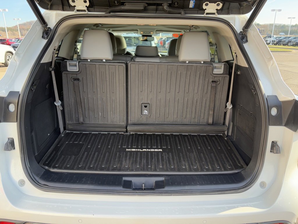 Used 2023 Toyota Highlander Limited image 5