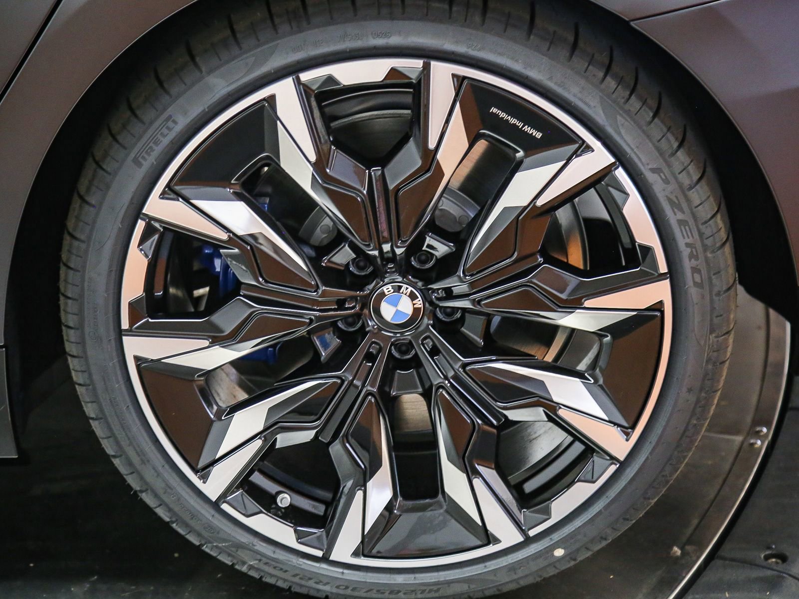 New 2027 BMW 550e xDrive AWD/4WD image 11