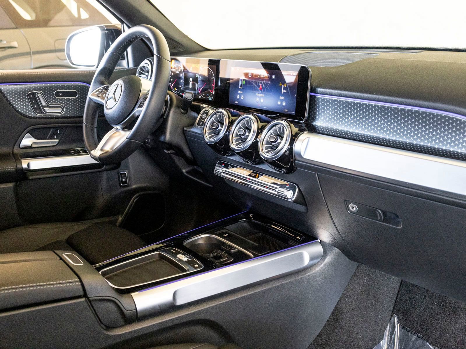 Used 2025 Mercedes-Benz GLB 250 image 30