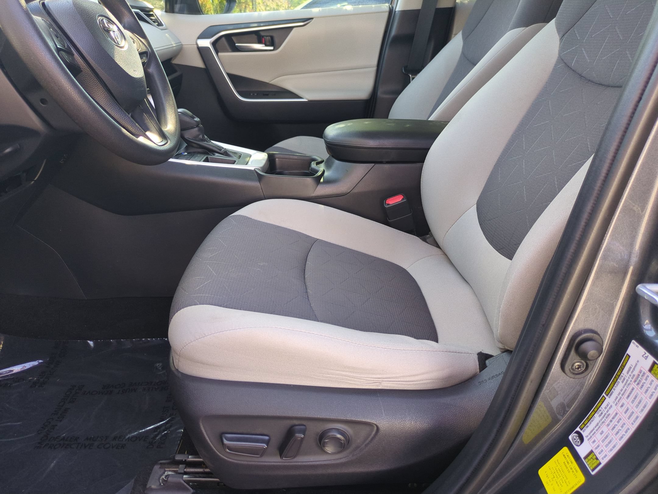 Used 2019 Toyota RAV4 XLE FWD image 13