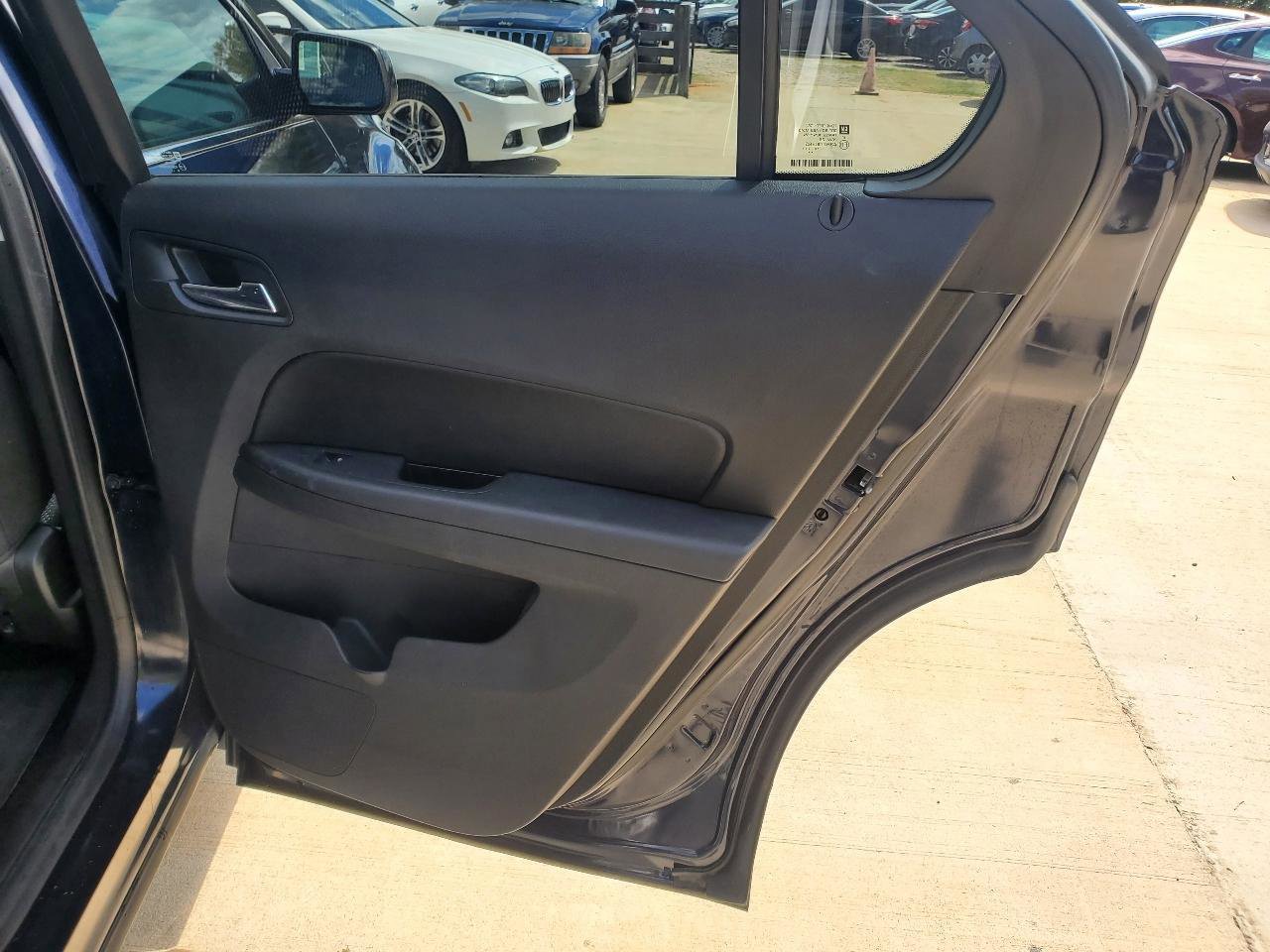 Used 2017 Chevrolet Equinox LT w/ Convenience Package image 8