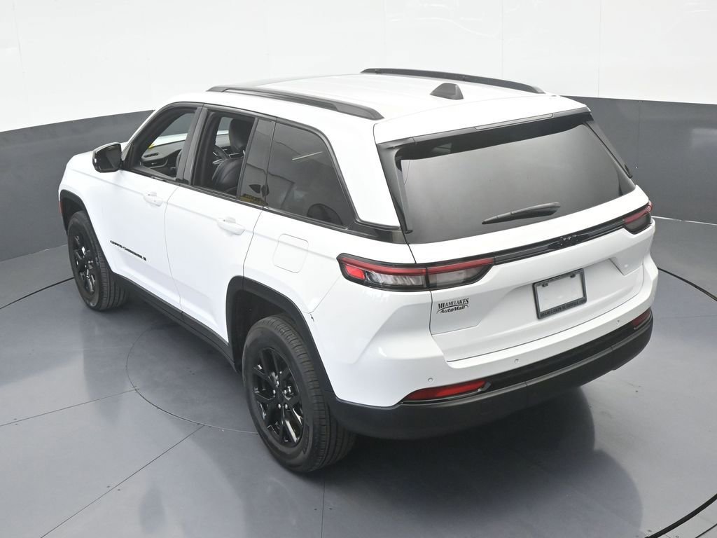 Used 2024 Jeep Grand Cherokee Altitude image 55