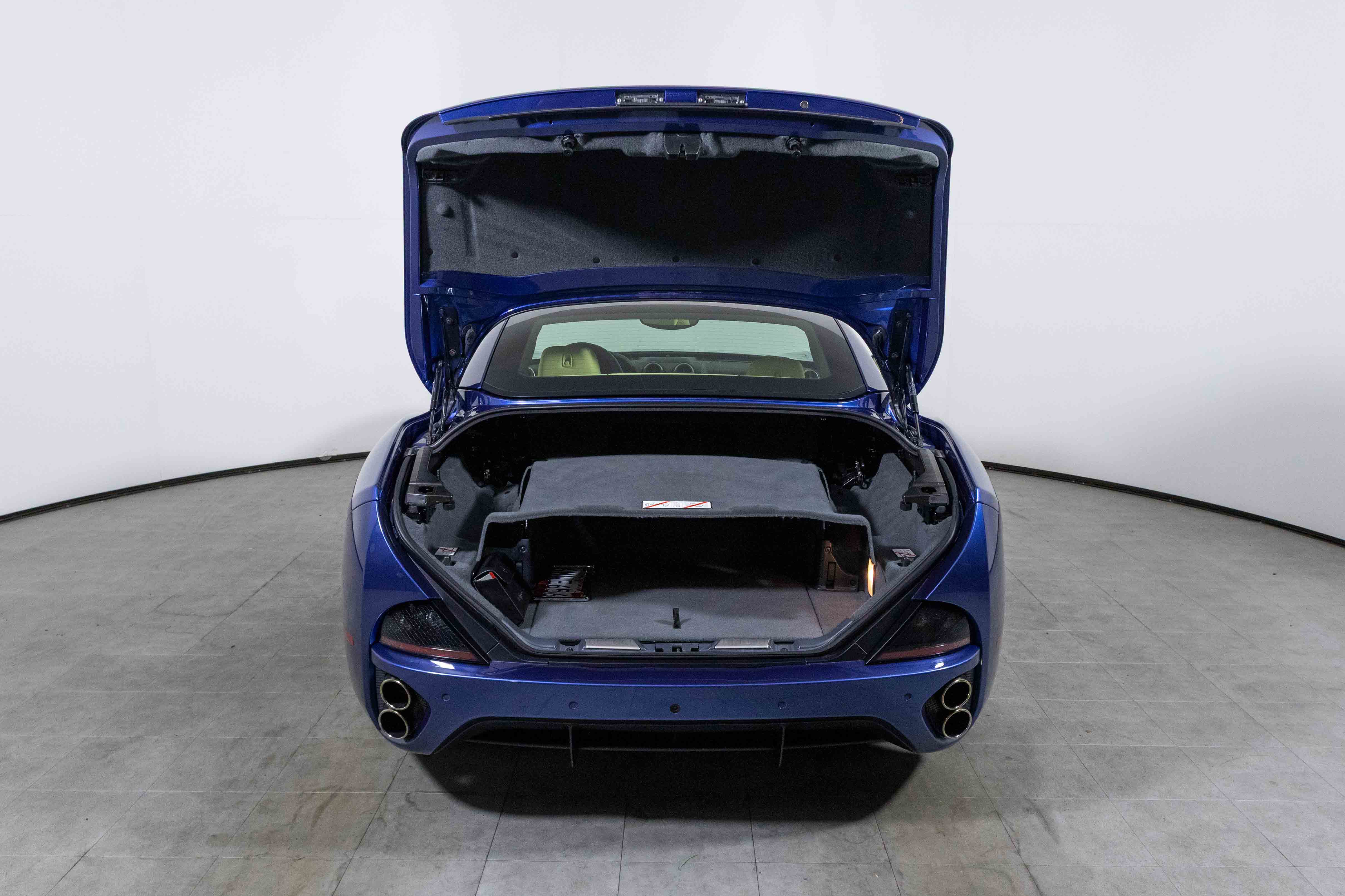 Used 2010 Ferrari California image 17