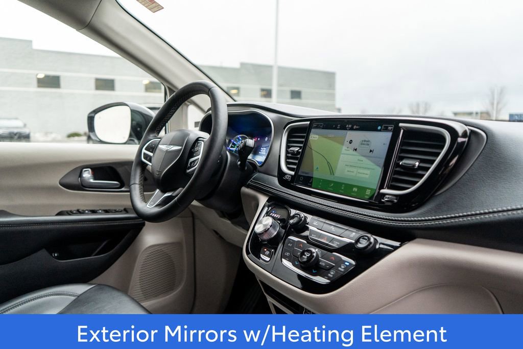 Used 2024 Chrysler Pacifica Select image 12